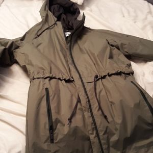 Columbia wind breaker